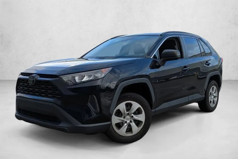2021 Toyota RAV4 LE photo 1