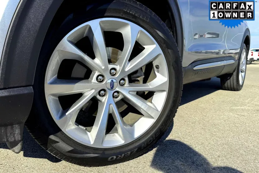 2023 Ford Explorer Platinum photo 1