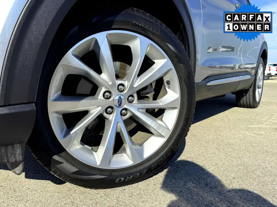 2023 Ford Explorer Platinum photo 1