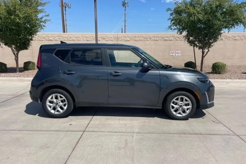 2023 Kia Soul LX S photo 1