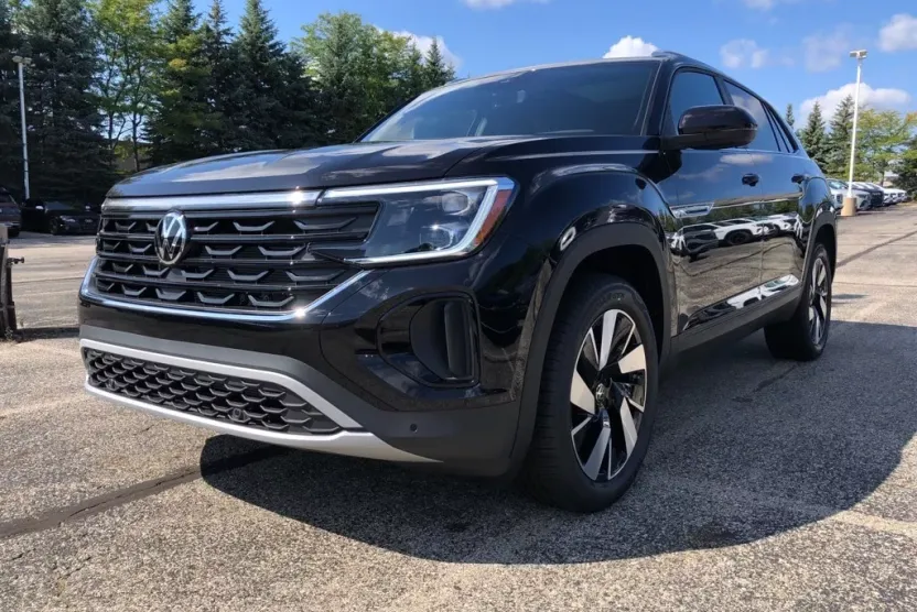 2026 Volkswagen Atlas Cross Sport SE Technology photo 1