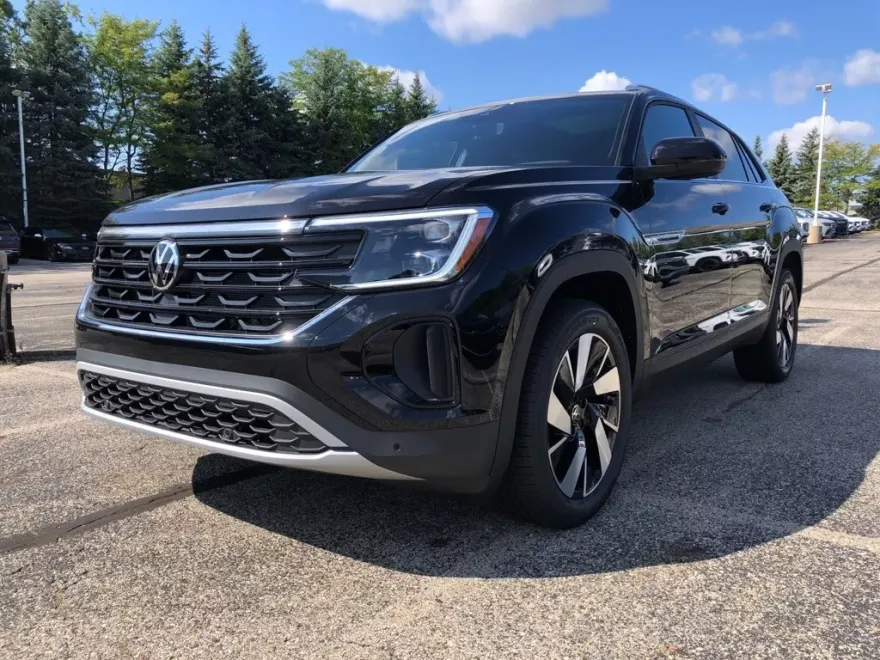 2026 Volkswagen Atlas Cross Sport SE Technology photo 1