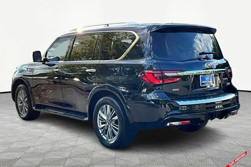 2023 Infiniti QX80 Luxe photo 1