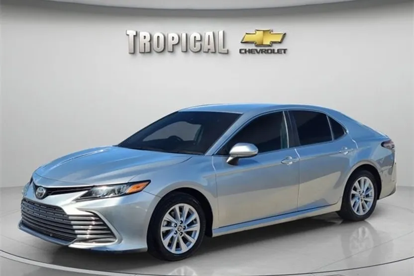 2021 Toyota Camry LE photo 1