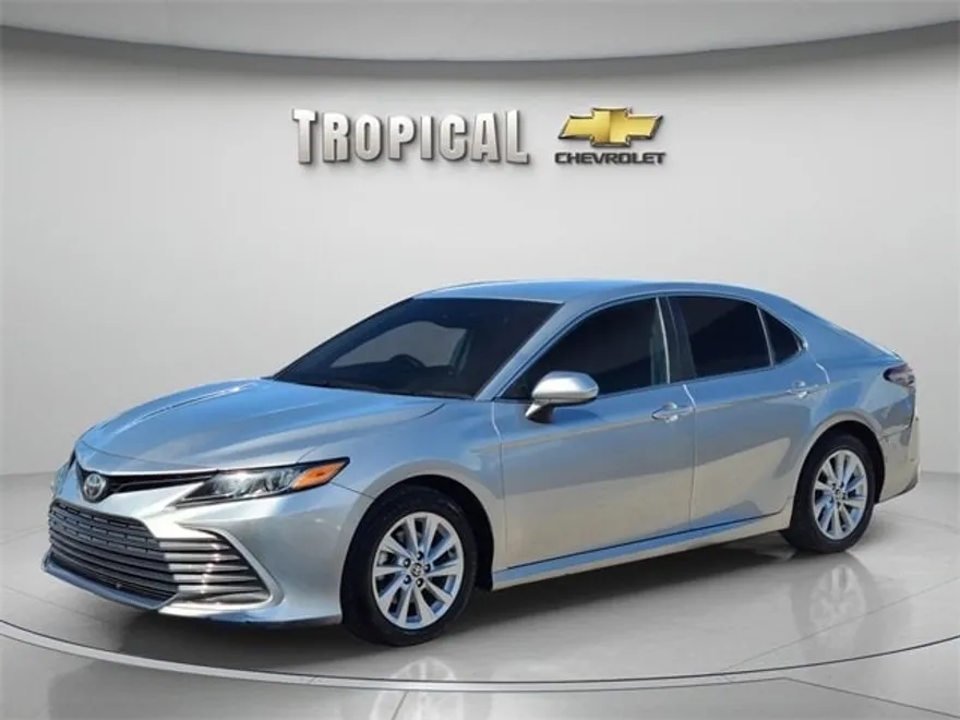 2021 Toyota Camry LE photo 1