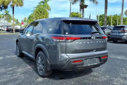 2025 Nissan Pathfinder S photo 3