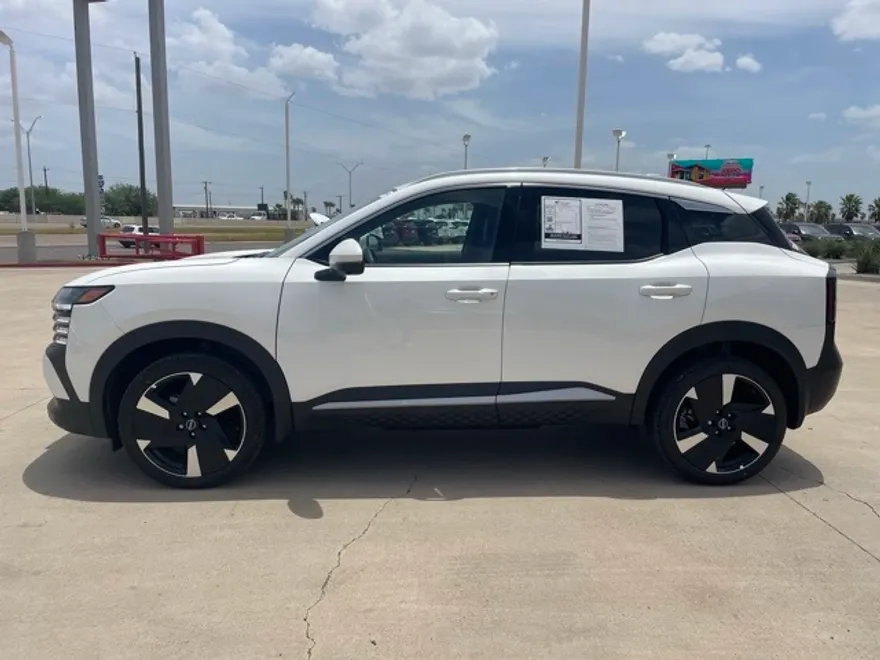 2025 Nissan Kicks SR photo 1