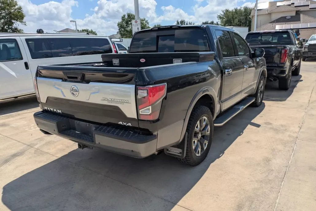 2020 Nissan Titan Platinum Reserve photo 1