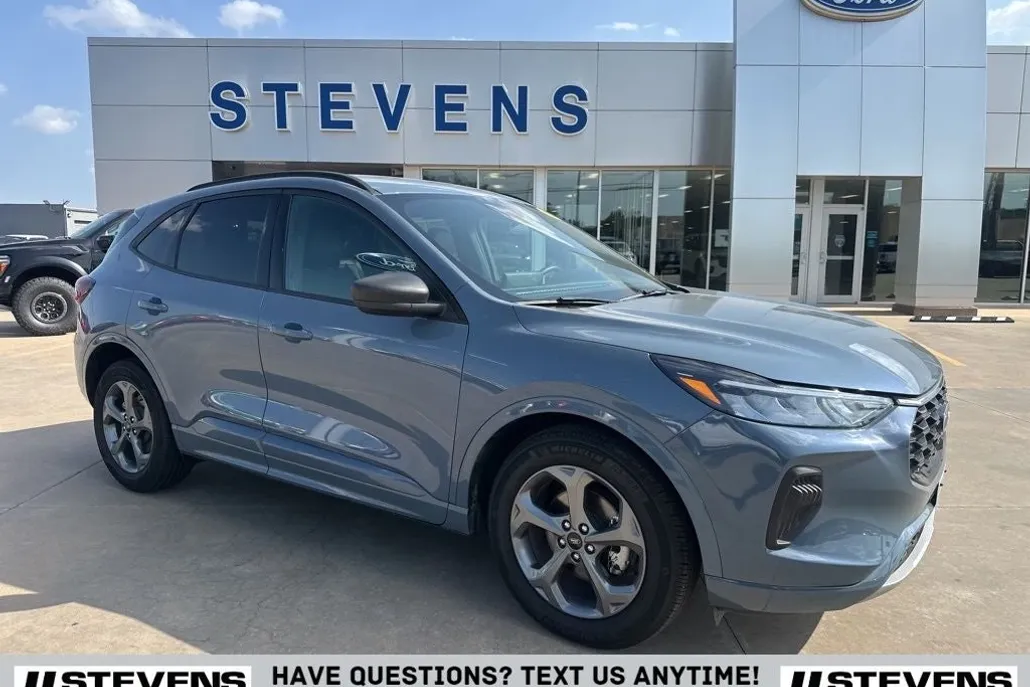 2024 Ford Escape ST-Line photo 1