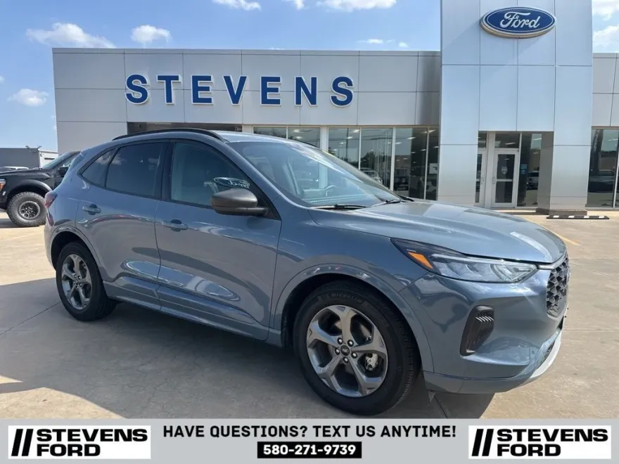 2024 Ford Escape ST-Line photo 1