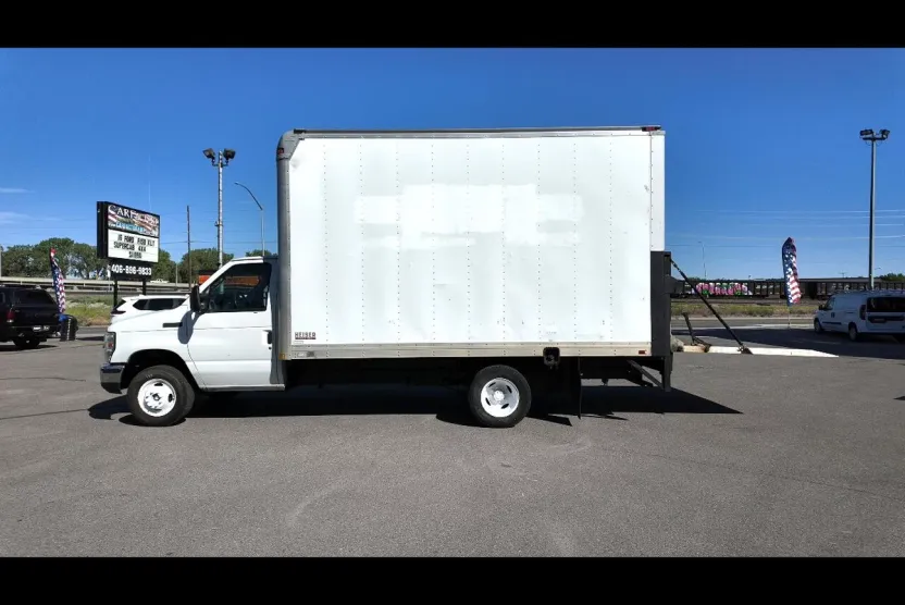 2011 Ford E-450 photo 1