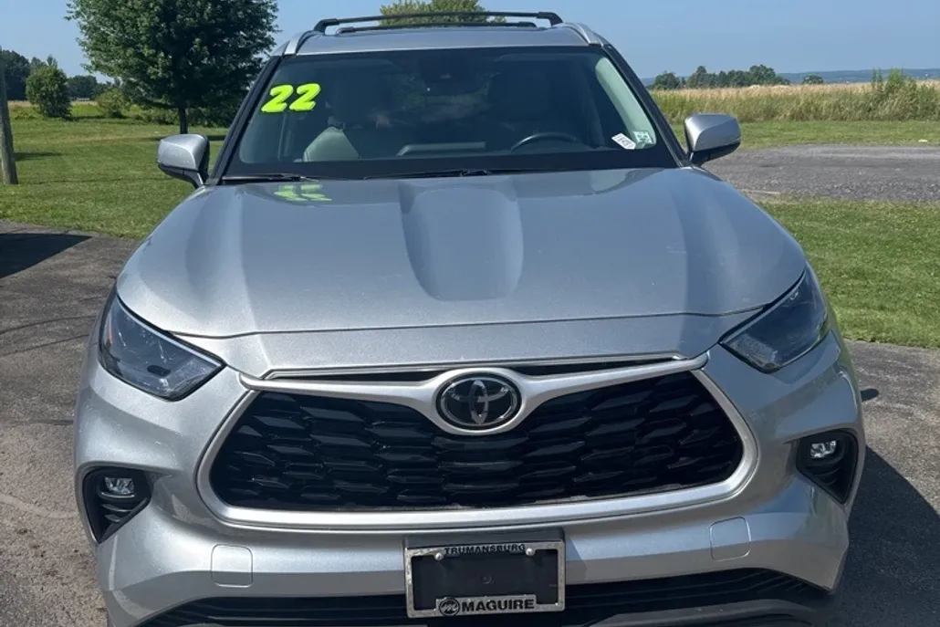 2022 Toyota Highlander XLE photo 1