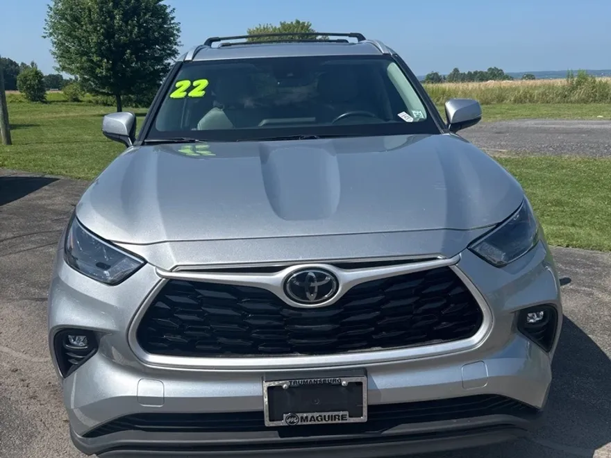 2022 Toyota Highlander XLE photo 1