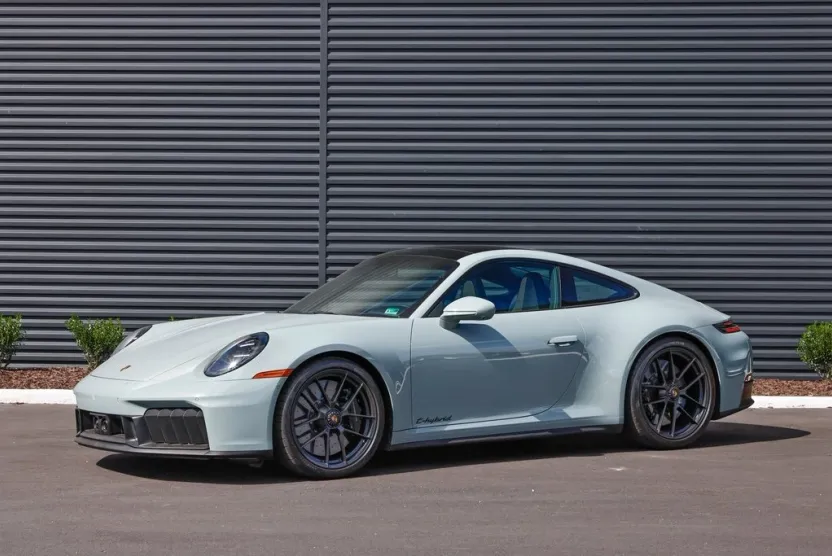 2025 Porsche 911 GTS photo 1