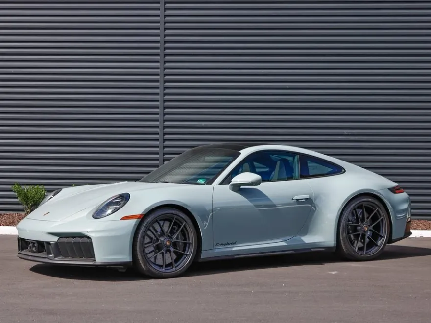 2025 Porsche 911 GTS photo 1