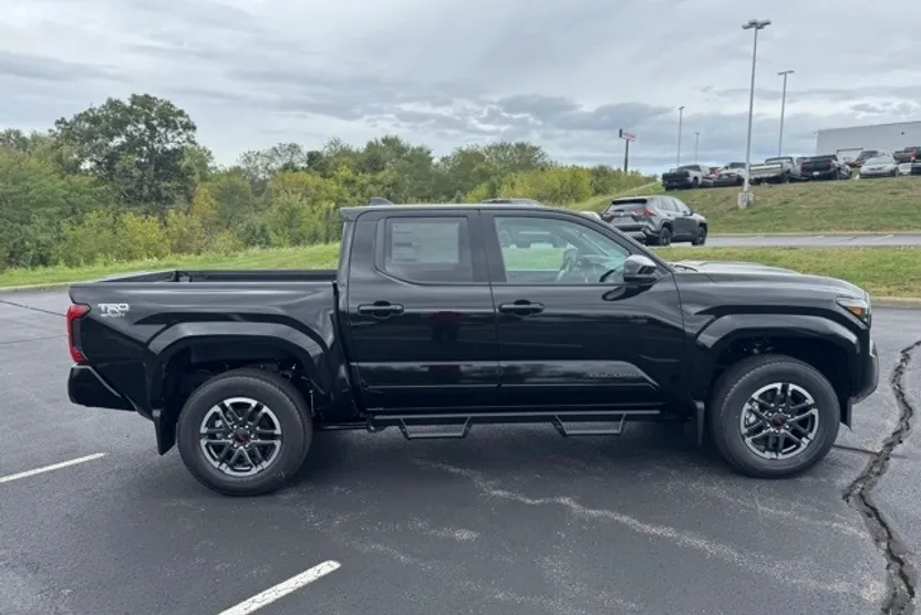 2025 Toyota Tacoma TRD Sport 4x4 Double Cab photo 1