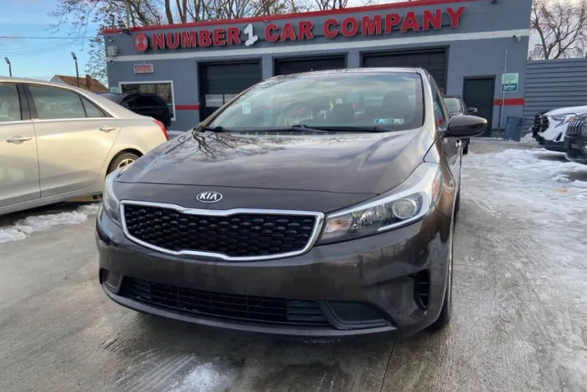 2017 Kia Forte LX Base photo 1
