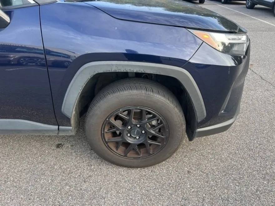 2022 Toyota RAV4 XLE photo 1