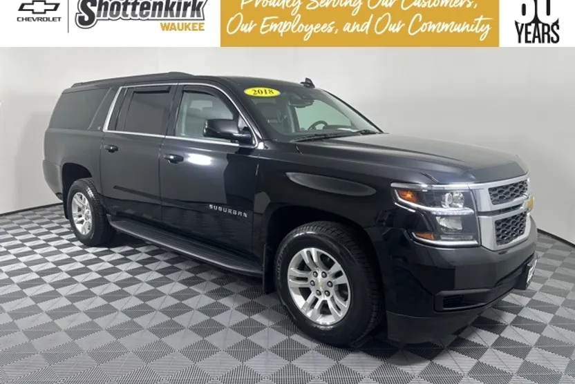2018 Chevrolet Suburban LT photo 1