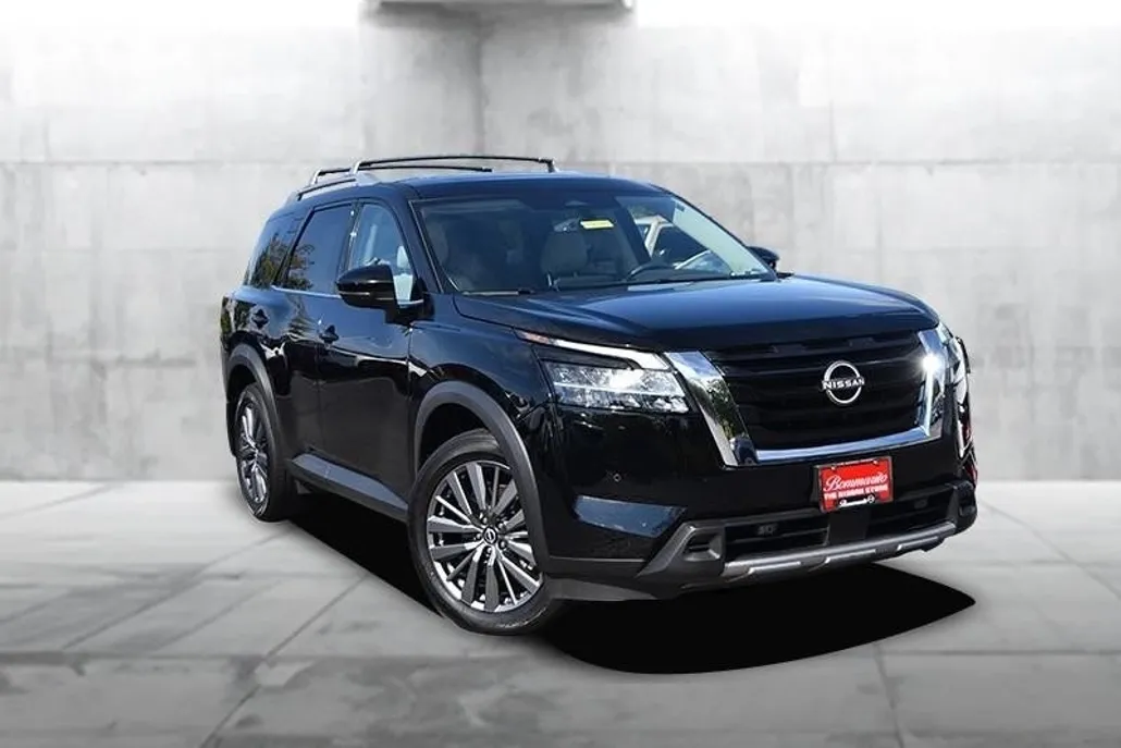 2024 Nissan Pathfinder SL photo 1