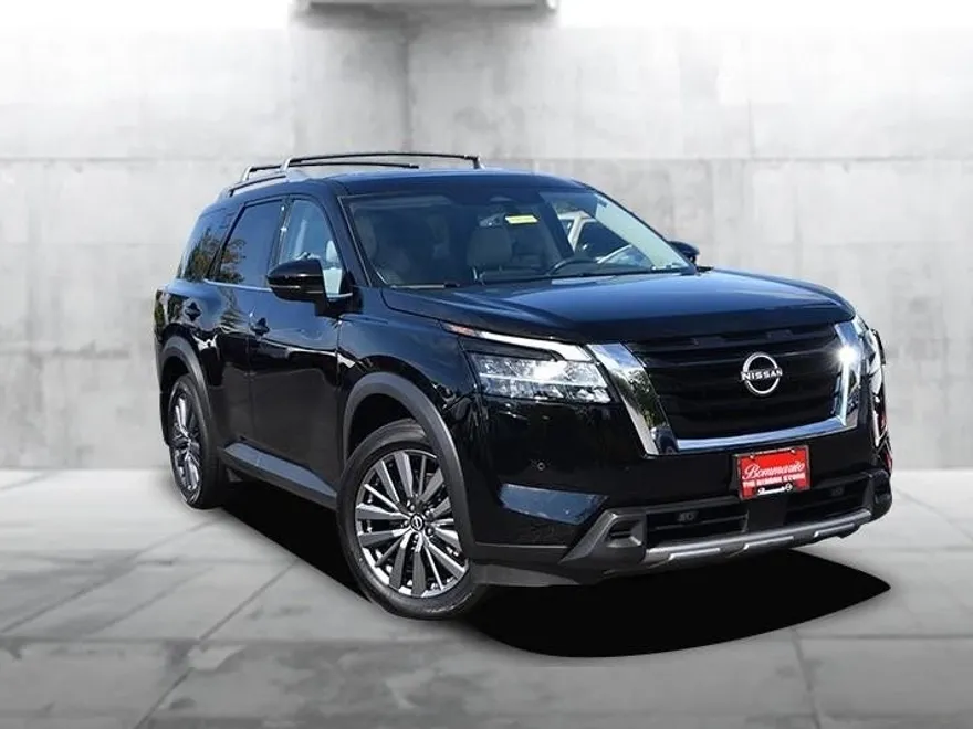 2024 Nissan Pathfinder SL photo 1