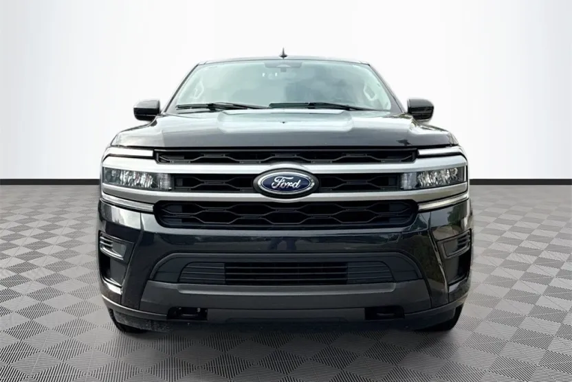 2023 Ford Expedition MAX XLT photo 1