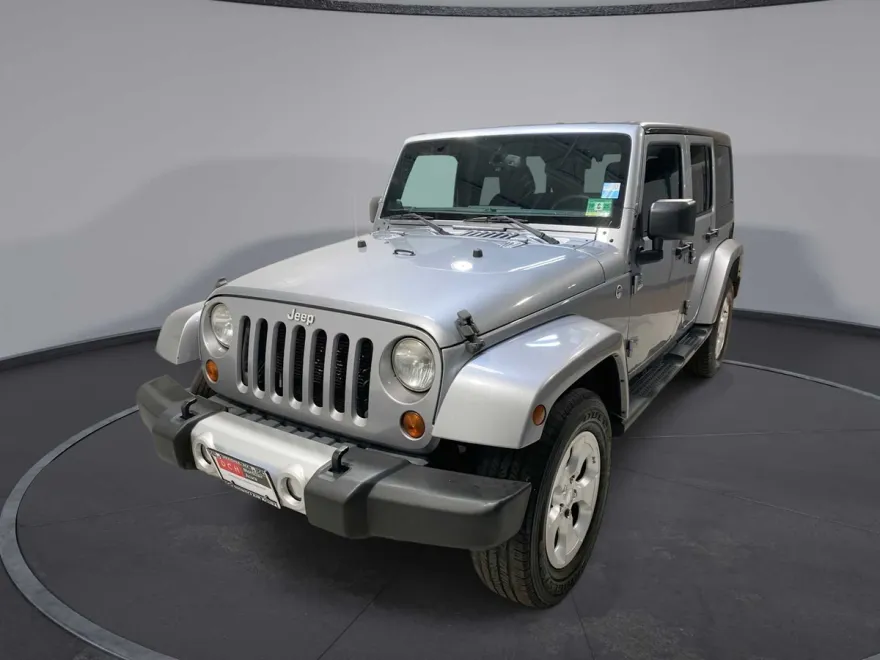 2013 Jeep Wrangler Unlimited Sahara photo 1