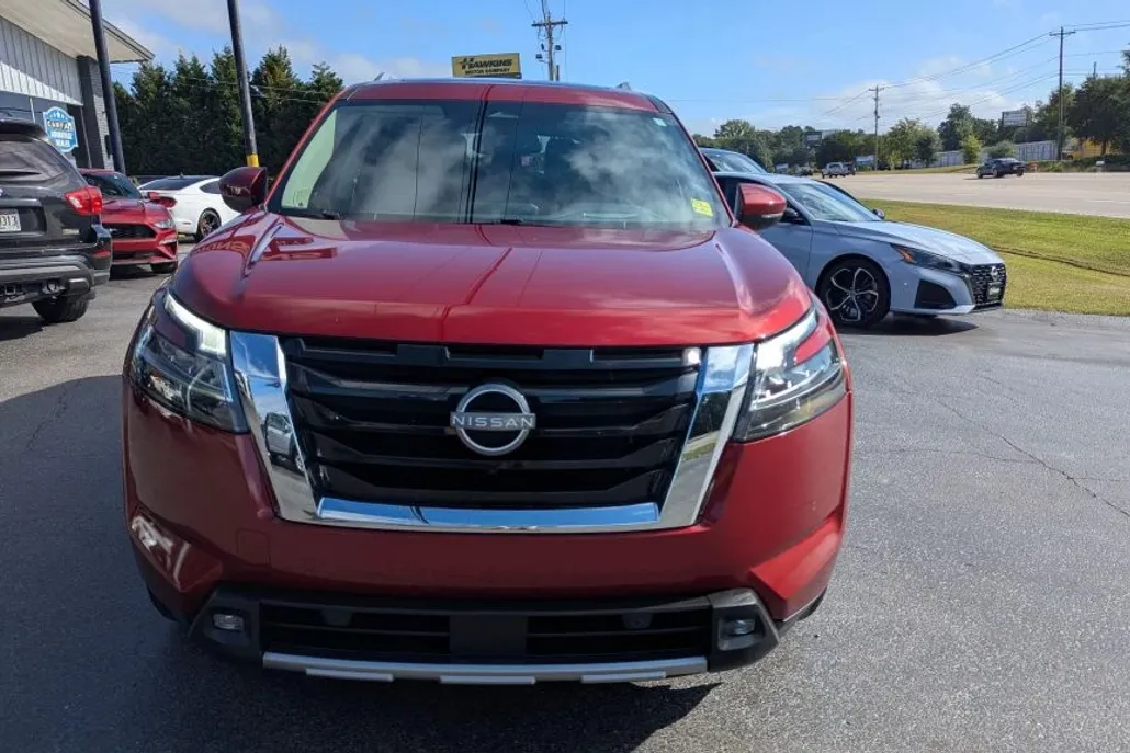 2022 Nissan Pathfinder Platinum photo 1