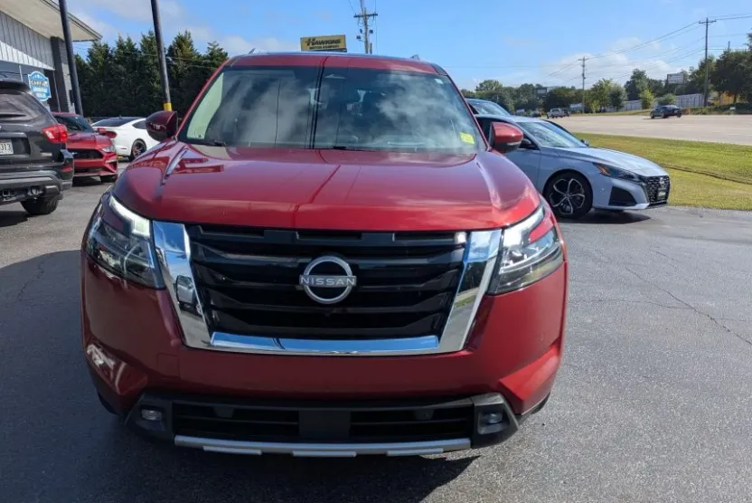 2022 Nissan Pathfinder Platinum photo 1