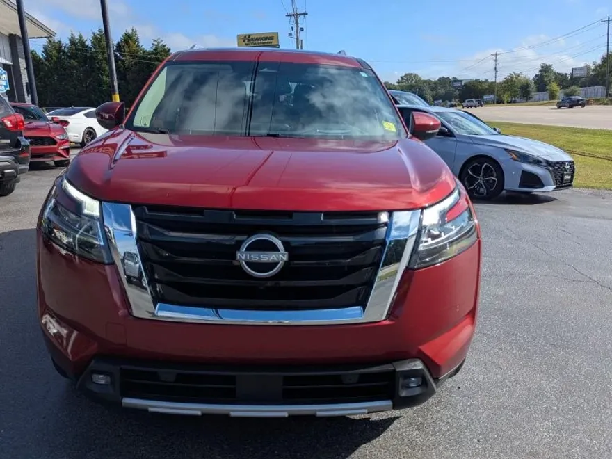 2022 Nissan Pathfinder Platinum photo 1