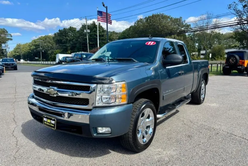 2011 Chevrolet Silverado 1500 LT photo 1