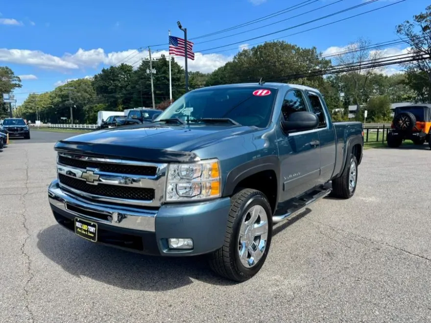 2011 Chevrolet Silverado 1500 LT photo 1