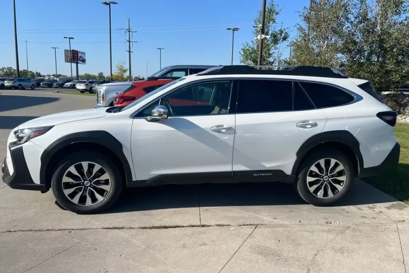 2024 Subaru Outback Touring XT photo 1