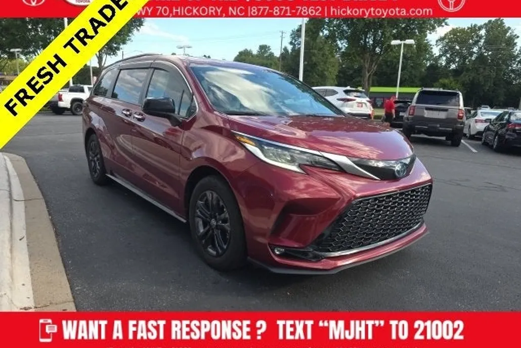 2024 Toyota Sienna XSE photo 1