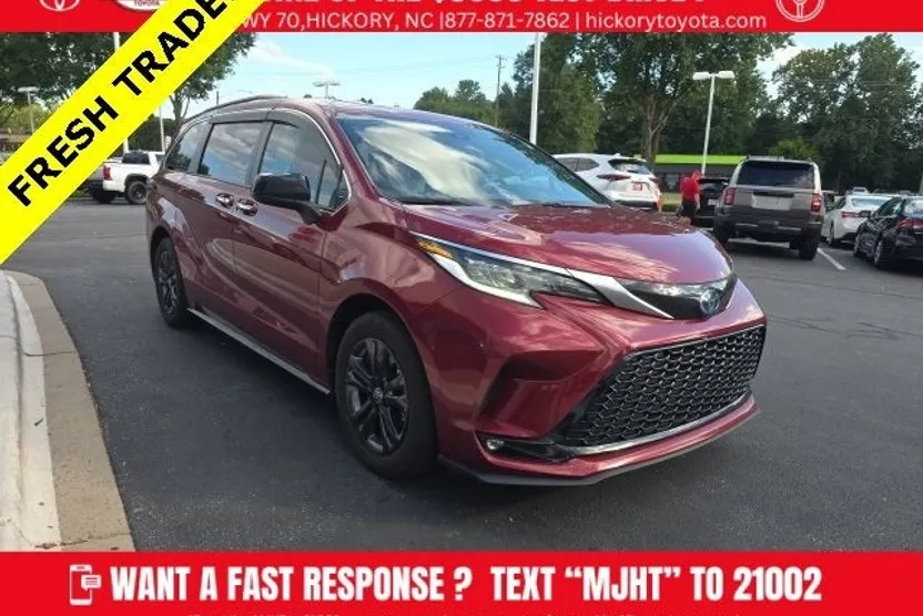 2024 Toyota Sienna XSE photo 1