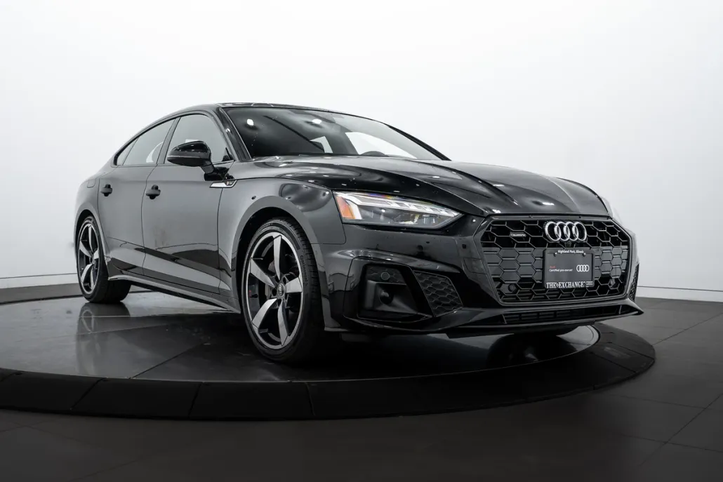 2025 Audi Q3 S line Premium photo 1