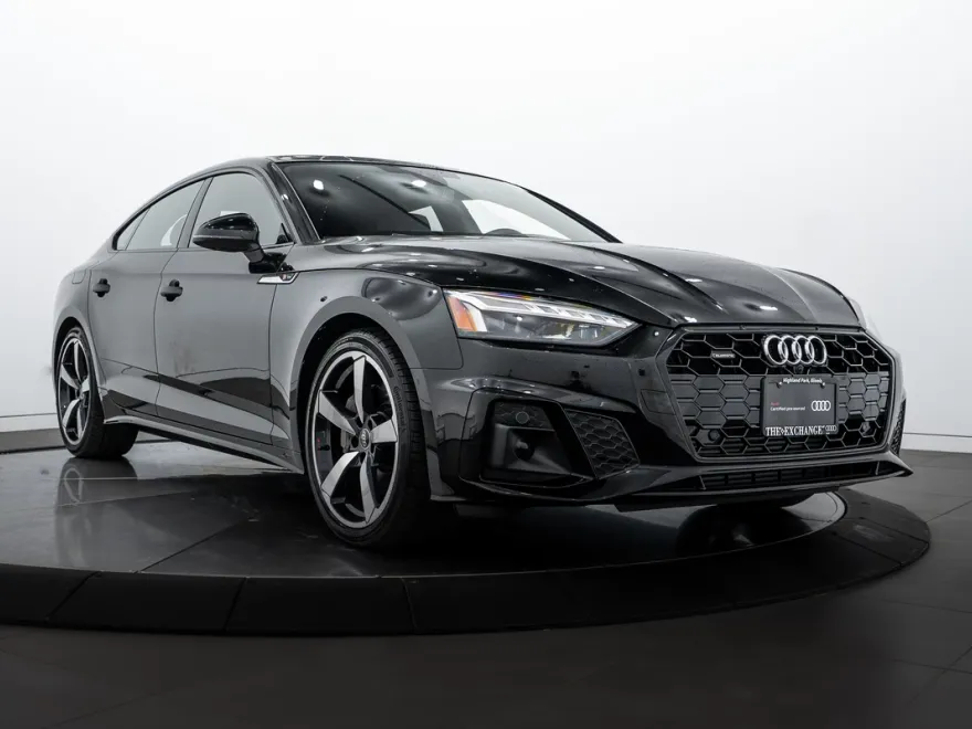 2025 Audi Q3 S line Premium photo 1
