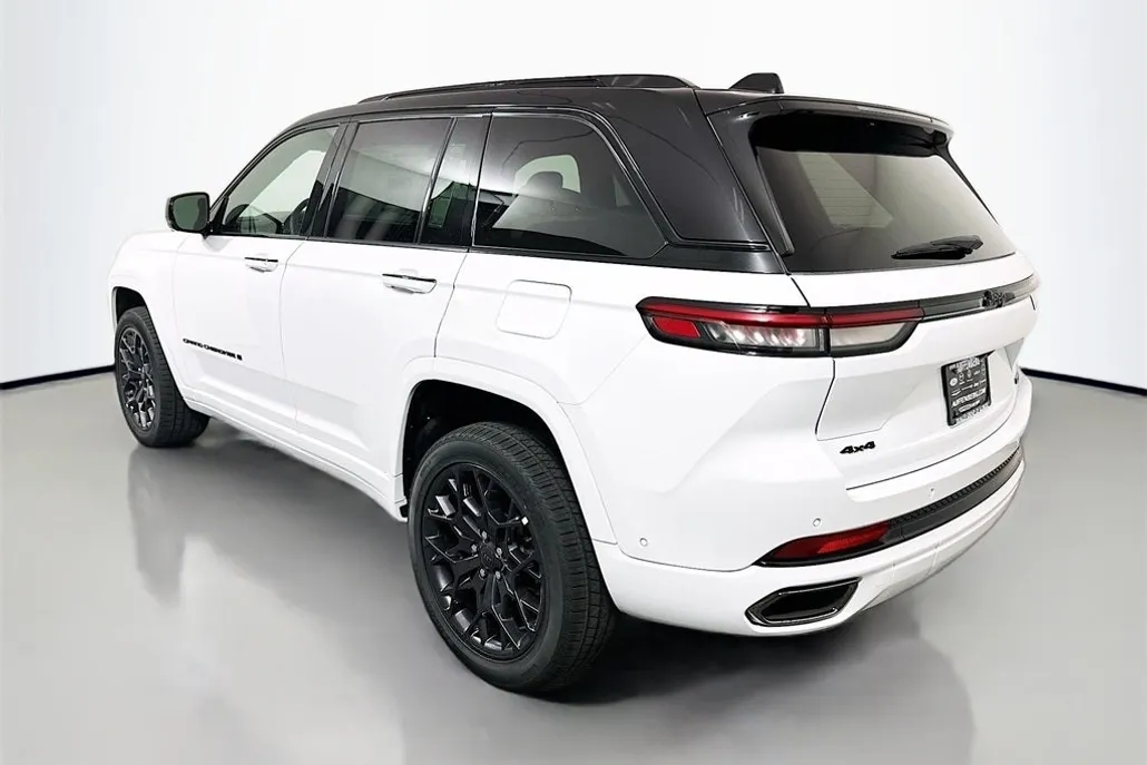 2025 Jeep Grand Cherokee Summit photo 1