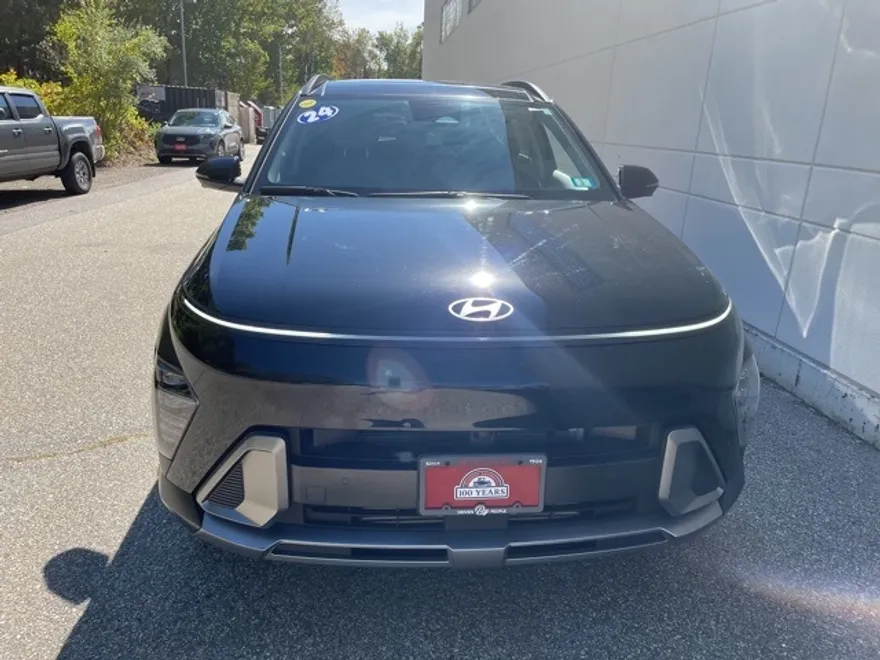 2024 Hyundai Kona Limited photo 1