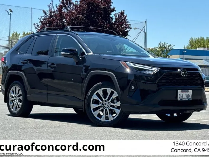 2023 Toyota RAV4 XLE Premium photo 1