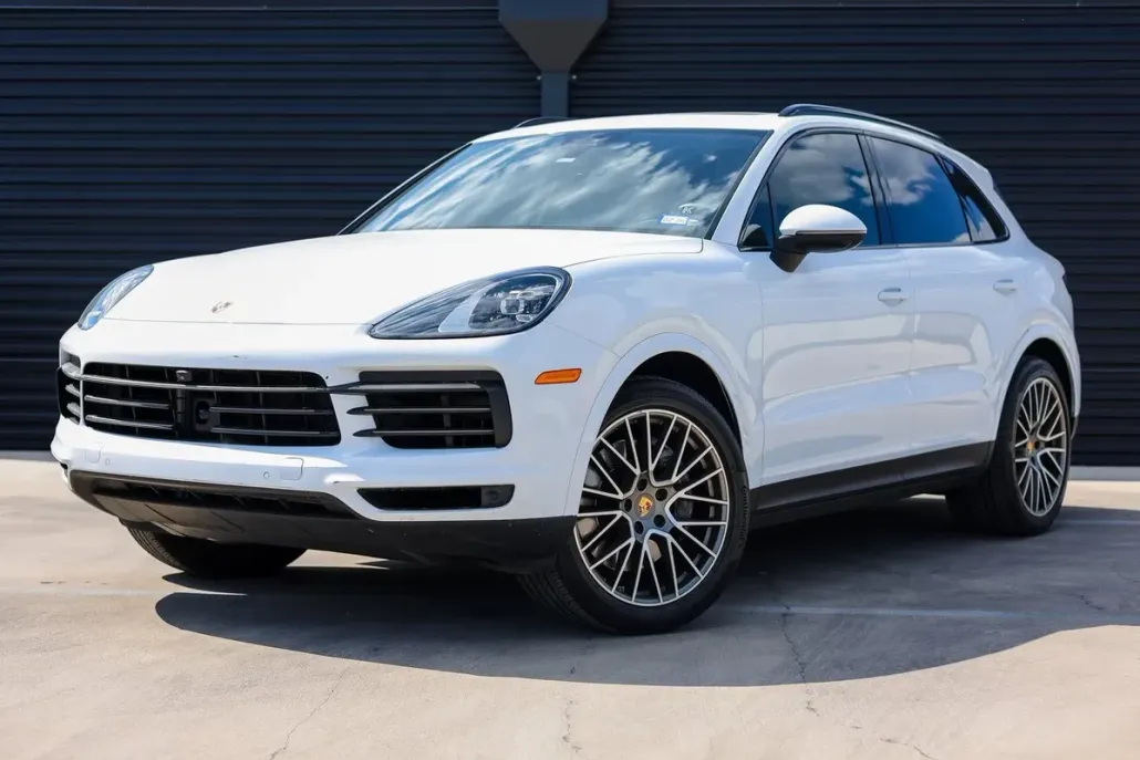 2023 Porsche Cayenne Platinum Edition photo 1