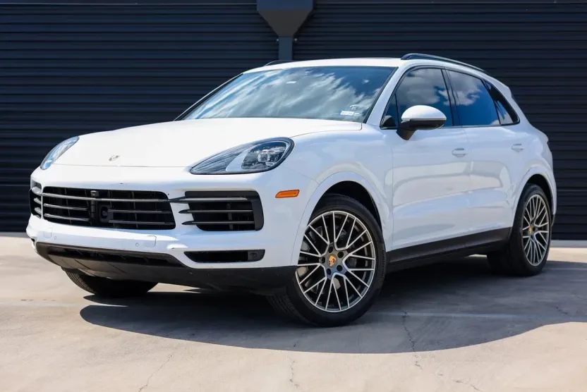 2023 Porsche Cayenne Platinum Edition photo 1