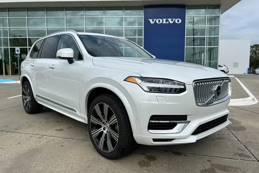 2025 Volvo XC90 T8 Plus photo 1
