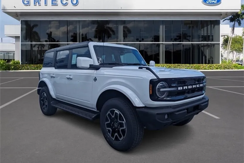 2025 Ford Bronco Outer Banks photo 1