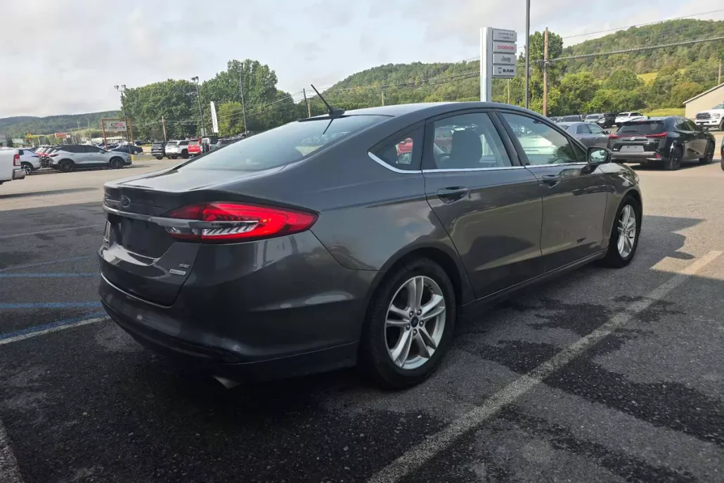 2018 Ford Fusion SE photo 1