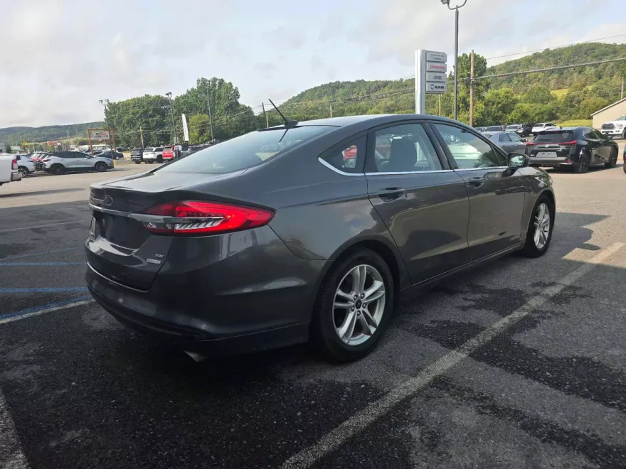 2018 Ford Fusion SE photo 1