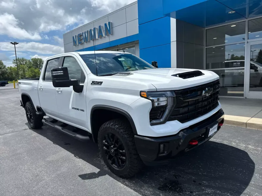 2025 Chevrolet Silverado LT photo 1