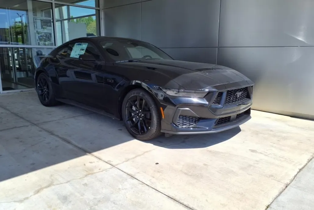 2025 Ford Mustang GT photo 1