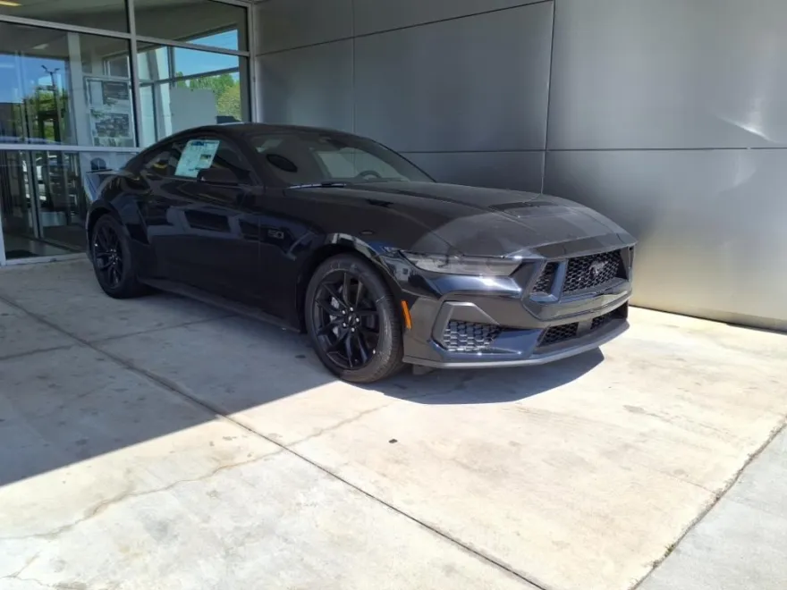 2025 Ford Mustang GT photo 1