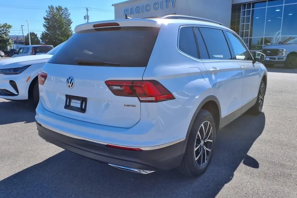 2021 Volkswagen Tiguan SE photo 1